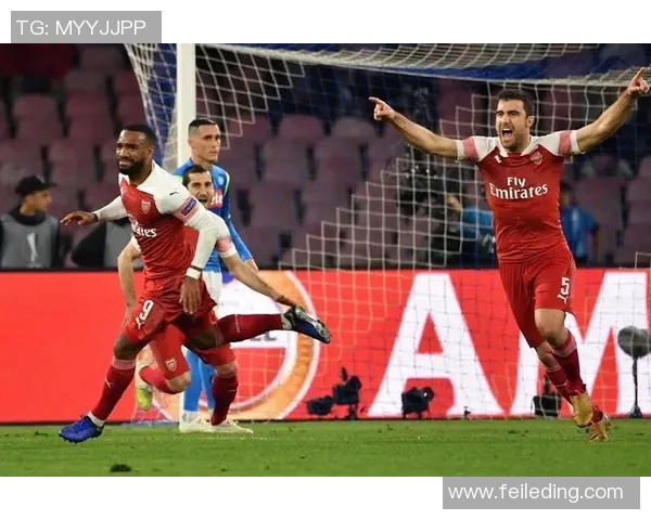 镜头捕捉：欧联赛场小动作引发热议